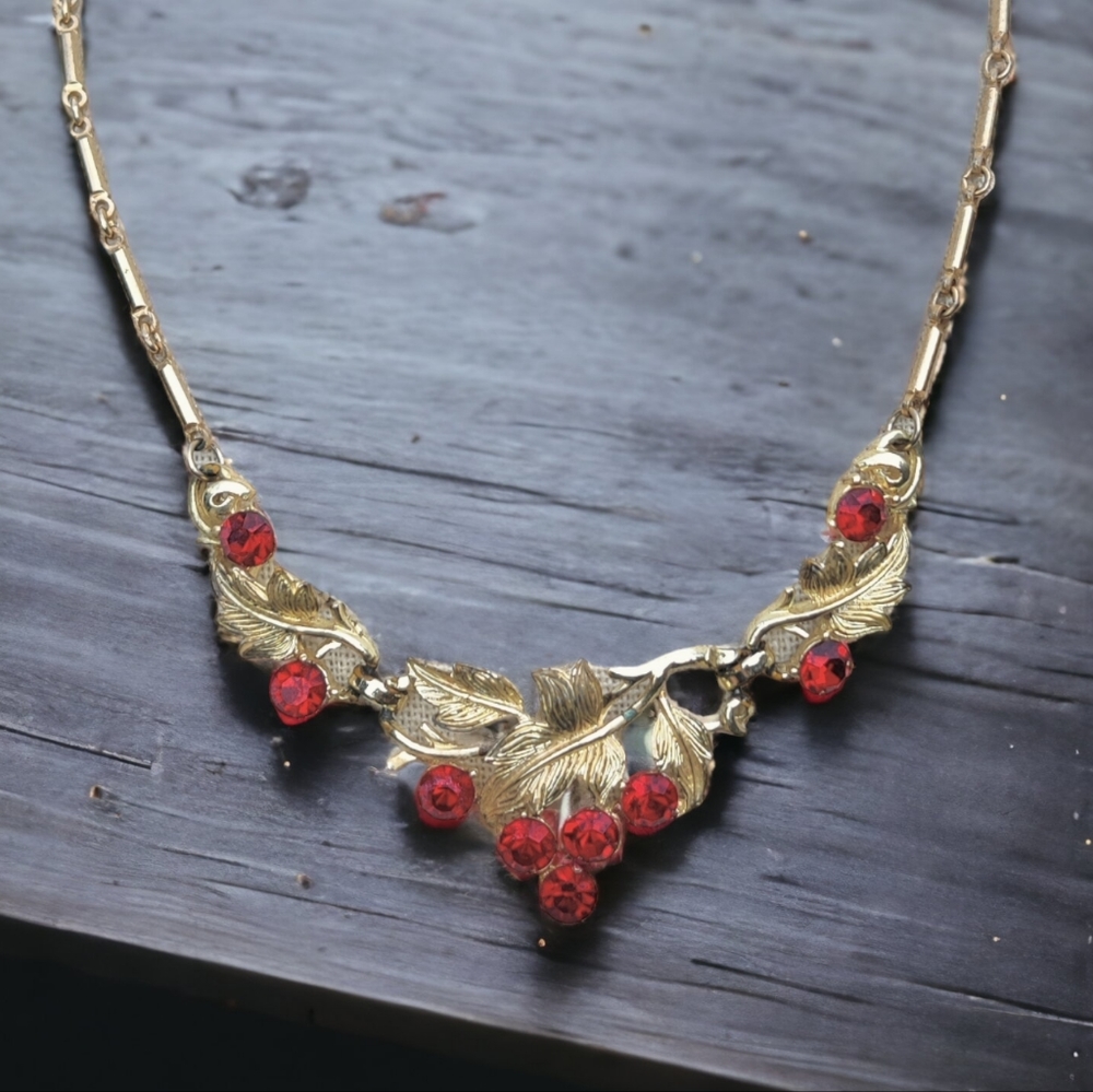 🍒 Vintage Coro Pegasus Red Crystal Necklace